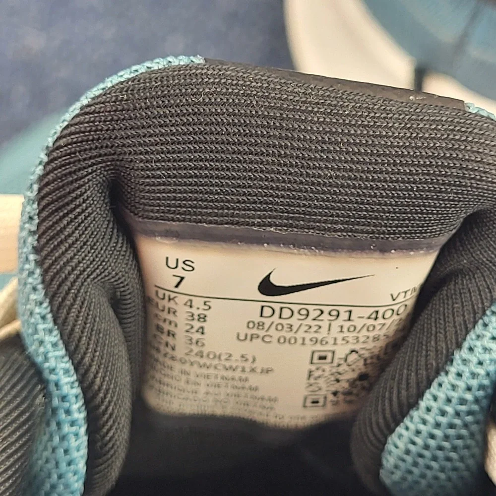 Nike Quest 5 Women Running Shoes Teal Black White Size 7 Activewear Athletic